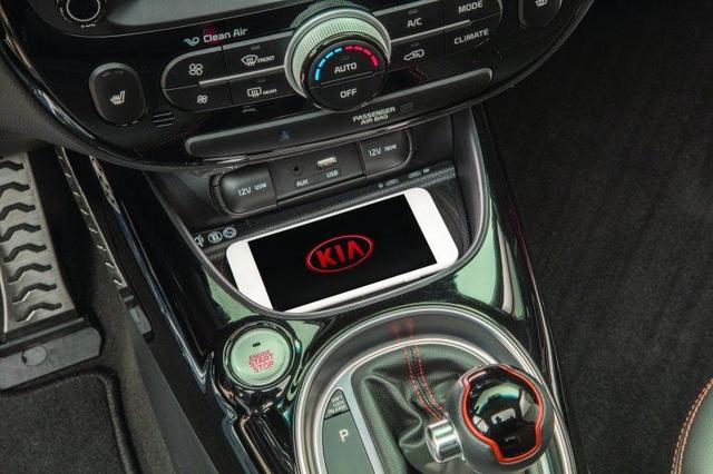 B2H58AP000 - Audio/Video: Wireless Charger for Kia: Soul, Soul EV Image