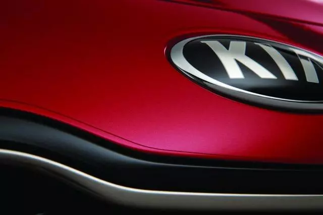 D9025ADU00 - : Hood Protector - Clear Applique for Kia: Sportage Image