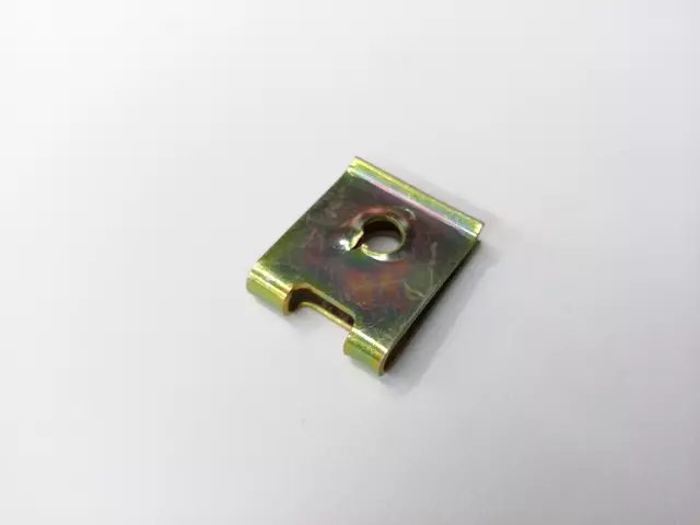 Side Cover U-Nut - Volkswagen (N-015-458-1)