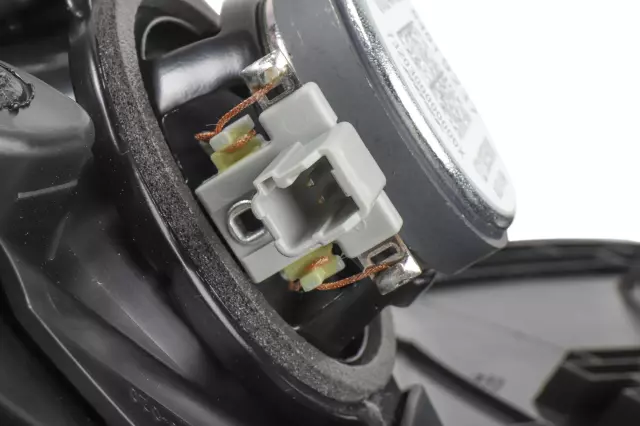 84424661 - : Front Driver Side Door Window Channel Retainer for GM Image