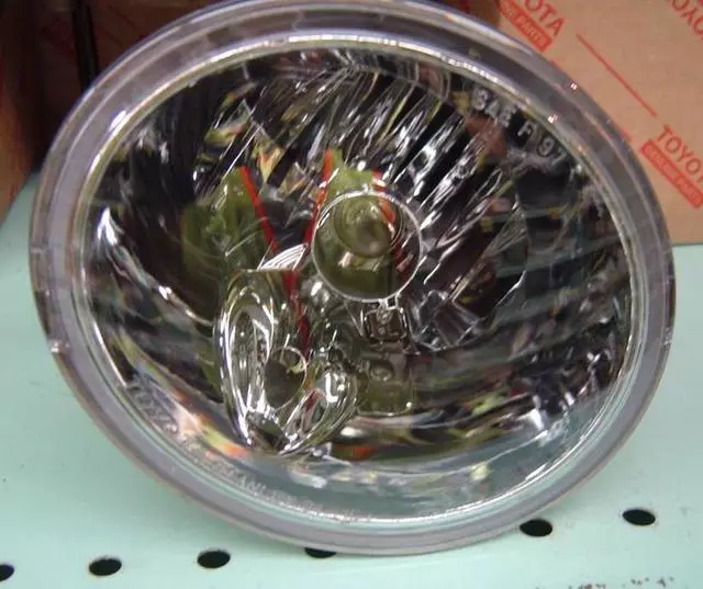 812200C021 - : Fog Lamp Assembly for Toyota: Sequoia, Tundra Image