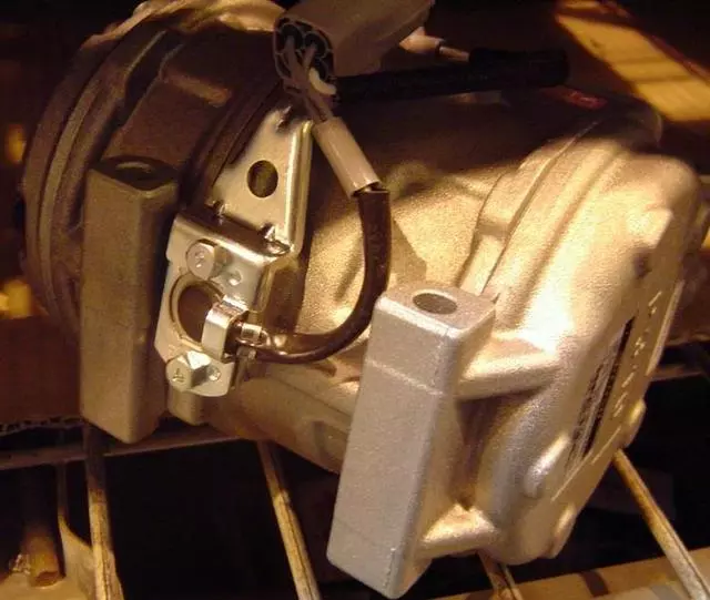 Compressor - Toyota (88320-33120-84)