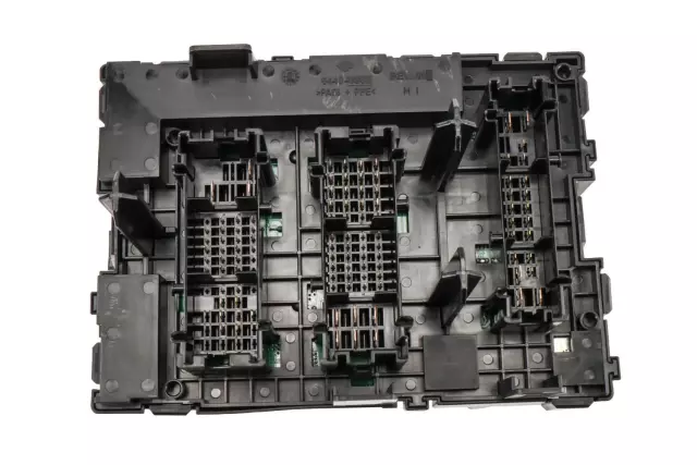 Part# 20819328 Body Wiring Harness Junction Block - GM (20819328)