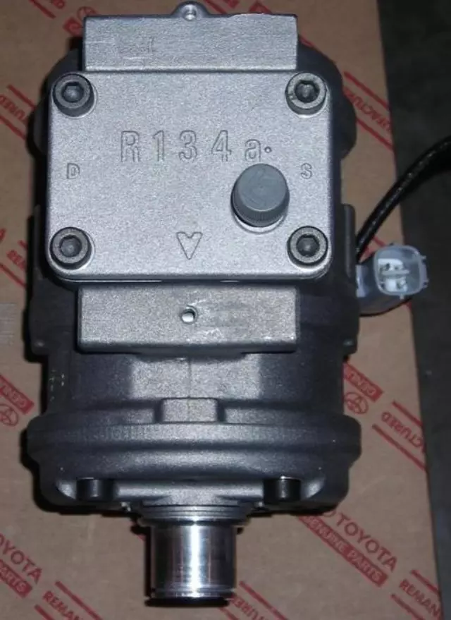 A/C Compressor - Toyota (88320-33100-84)