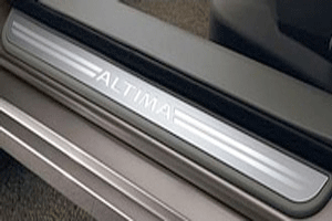 Door Sill Kick Plates, Aluminum, Rear - Nissan (999M1-UT100GY)