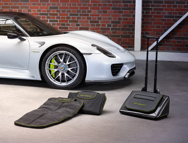 91804400005SPA - Interior: Spyder Travel Set (3-Piece) for Porsche: 918 Spyder Image