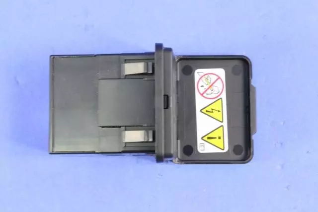 Inverter Power Outlet - Mopar (68210311AB)