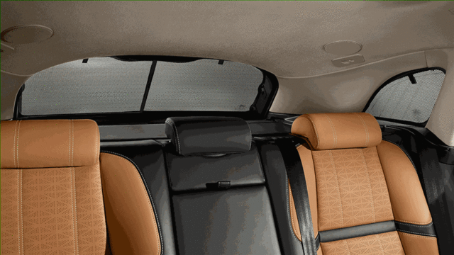 VPLYS0425 - Interior: Sunshades ? Rear Tailgate for Land Rover: Range Rover Velar Image