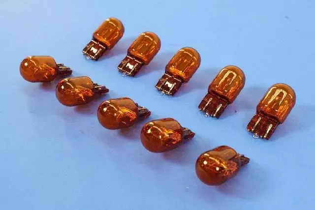 - BULB  68222851AA - Mopar (L0007444NA)