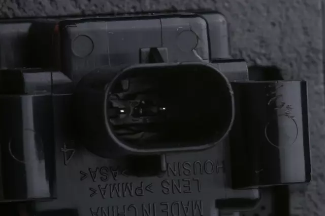 13588150 - : Rear License Plate Lamp for Cadillac: CT6 Image