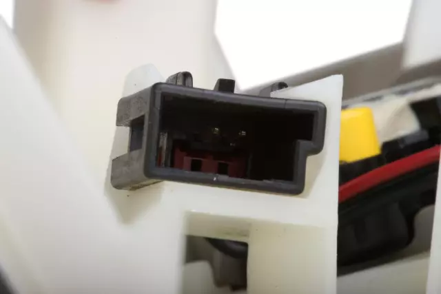 Light Platinum Passenger Side Windshield Garnish Molding - GM (23131181)