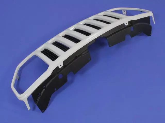 5KH101W7AD - Exterior Ornamentation: Radiator Grille for Jeep: Liberty Image