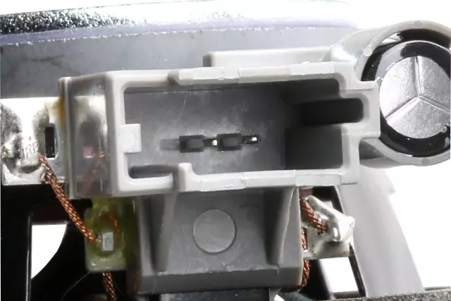 Light Ash Gray Driver Side Body Rear Corner Upper Garnish Molding - GM (23260160)