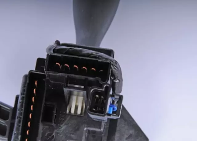 Turn Signal and Headlamp Dimmer Switch - GM (22605437)