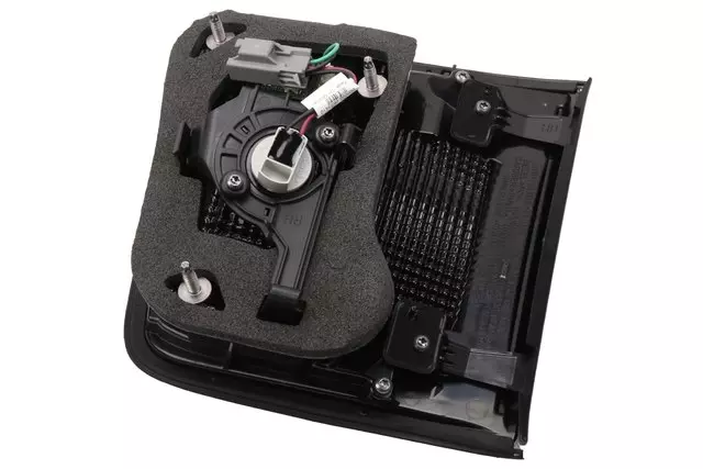 Passenger Side Rear Body Structure Auxiliary Signal Lamp - GM (23267344)