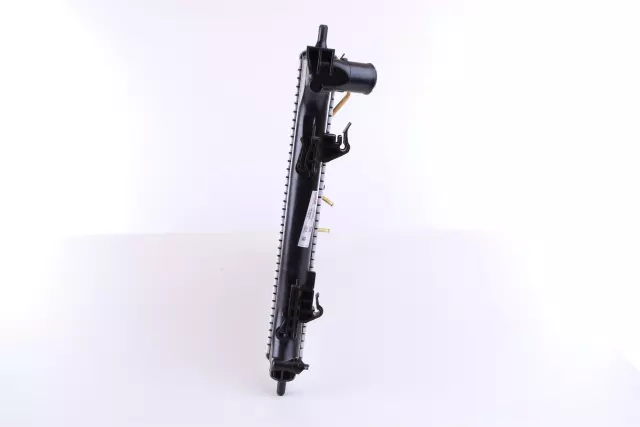 66757 - Cooling Systems: Radiator w/Integrated Transmission Oil Cooler - Replaces KIA 253101R050, 253100U050, 253100U050 for NISSENS Image
