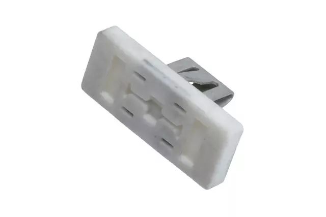Sill Plate Retainer - GM (11548753)