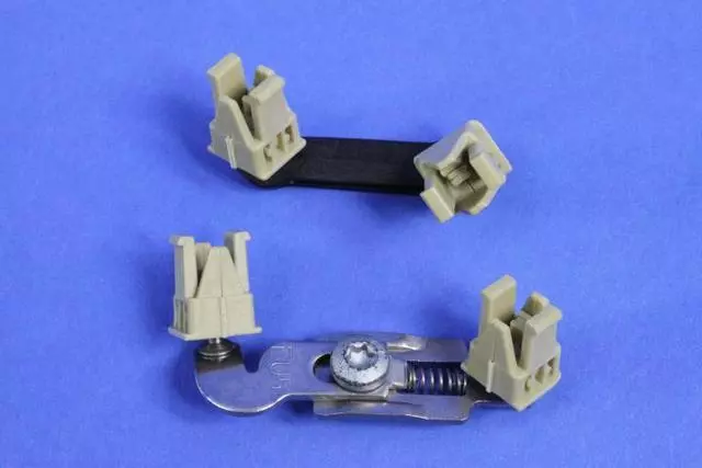 4560204AA - 3.0L Diesel - Mercedes Benz [EXM]: Lever for Dodge: Sprinter 2500, Sprinter 3500 Image