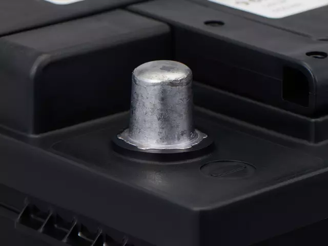 96RG - : Vehicle Battery for Ford: Contour, Escape, Fiesta, Focus, Fusion, Mustang, Transit Connect | Lincoln: MKZ | Mazda: 5, 6, Tribute | Mercury: Mariner, Milan, Mystique Image