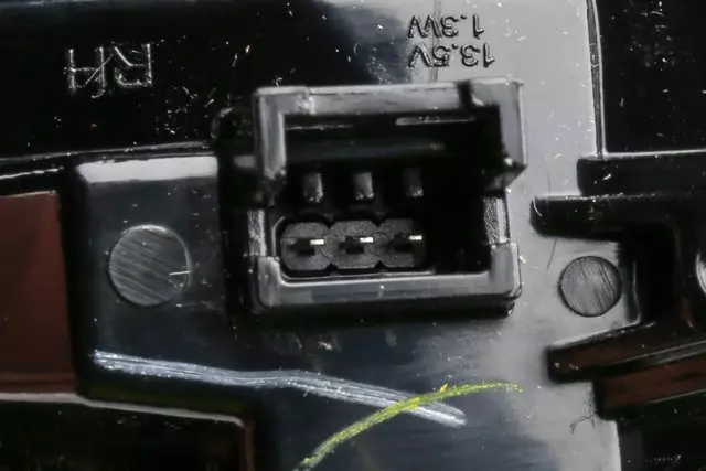 Mirror Assembly - GM (23499282)