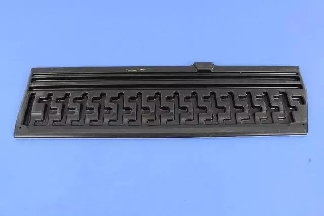 Closeout Panel, Right - Mopar (5NN46HL1AA)