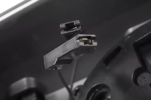 F Housing - GM (85084398)