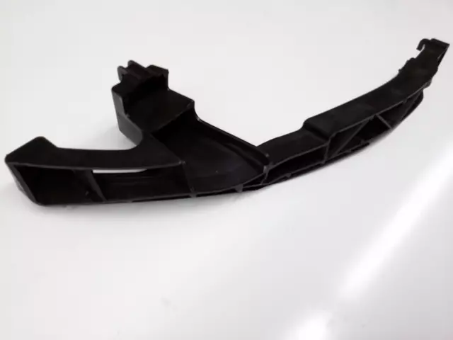 1K0807889B - : Upper Retainer for Volkswagen: GTI, Jetta, R32 Image