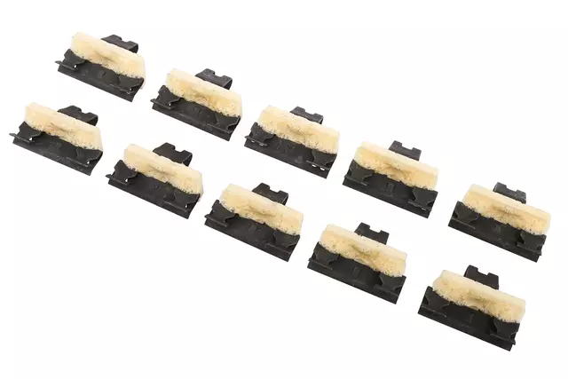 15711541 - Body: Front Sill Plate Clip for GM Image