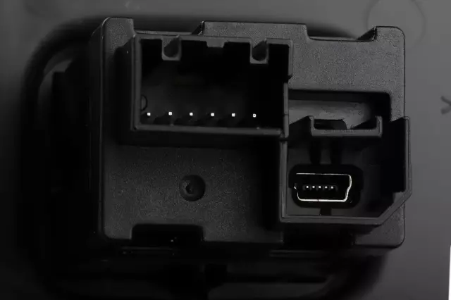 Accessory Bezel - GM (84876106)