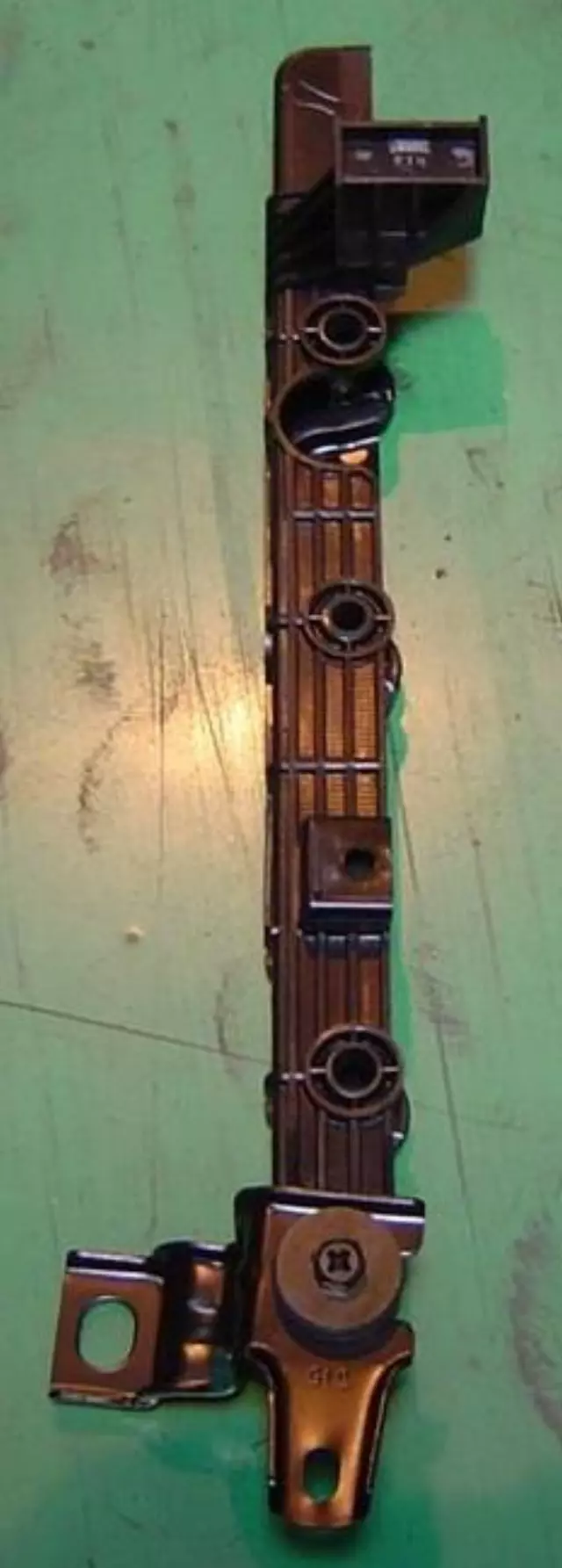 Bracket Condenser - Toyota (88463-04030)