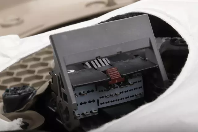 84745628 - Body: Door Trim Panel for Cadillac: Escalade Image