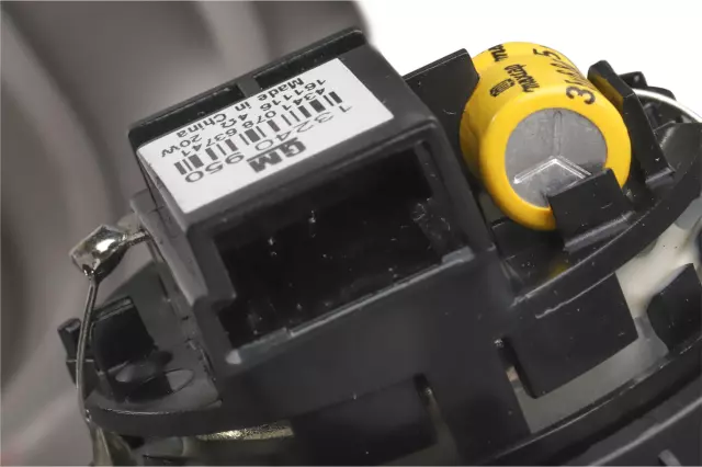 Light Titanium Driver Side Windshield Garnish Molding - GM (95187253)