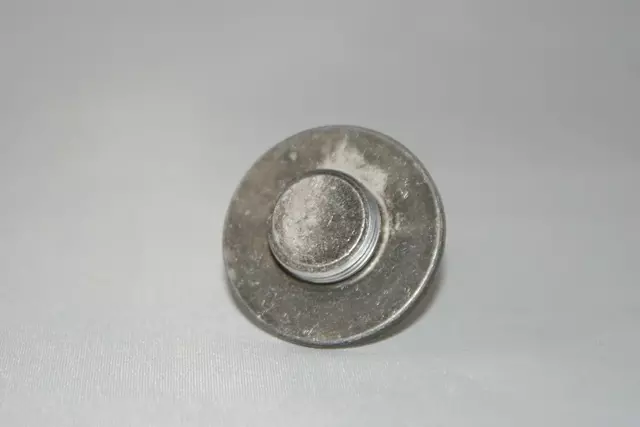 Plug - Toyota (15643-31050)