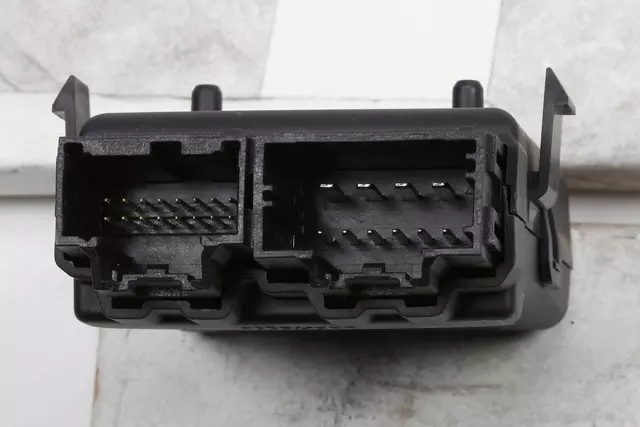 Front Passenger Side Seat Heater Vent Control Module - GM (13511701)