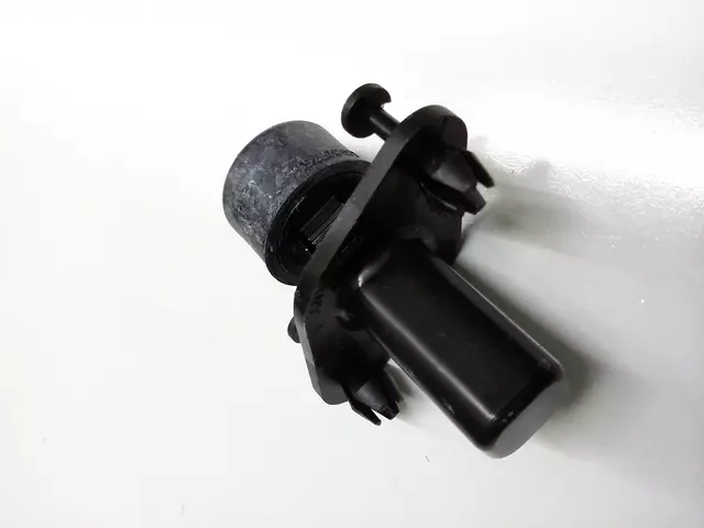 Hinge Assembly Retainer - Volkswagen (1Q0-825-960-C)