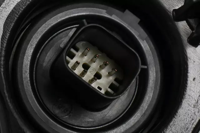 84582598 - : Headlamp Assembly for Chevrolet: Suburban, Tahoe Image