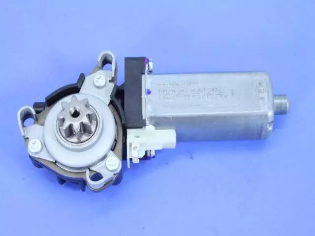 5135111AB - Interior Trim: Power Seat Motor for Chrysler: 300, Aspen | Dodge: Durango, Magnum | Jeep: Grand Cherokee Image