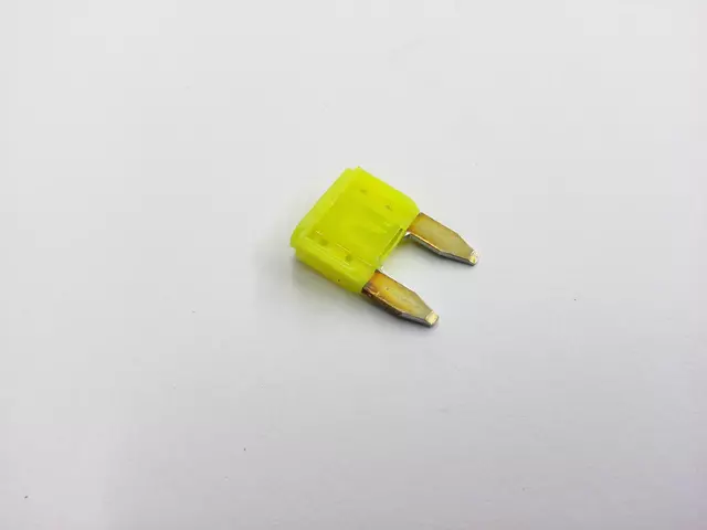 N10261508 - : Mini Fuse for Volkswagen: CC, Eos, Golf, Golf R, GTI, ID.4, Jetta, Passat, R32, Rabbit, Tiguan Image