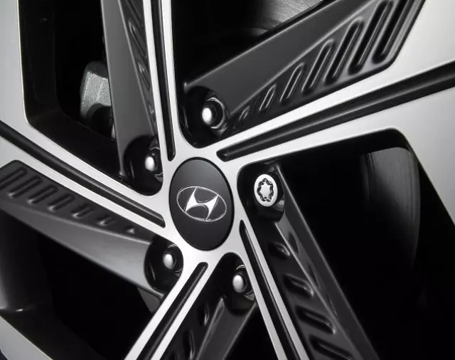 2011-2025 Hyundai Genuine OEM Wheel Locks - Hyundai (U8440-00502)