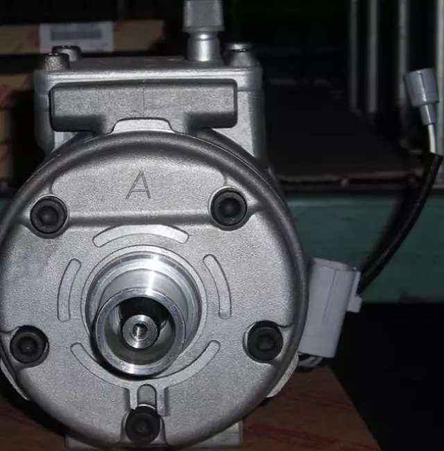 A/C Compressor - Toyota (88320-33100-84)