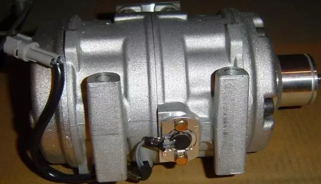 Compressor - Toyota (88320-20450-84)