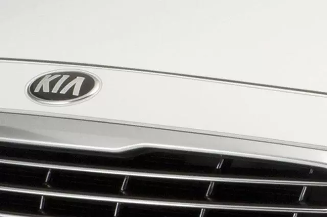 A9025ADU00 - Body: Hood Protector - Clear Applique for Kia: Sedona Image