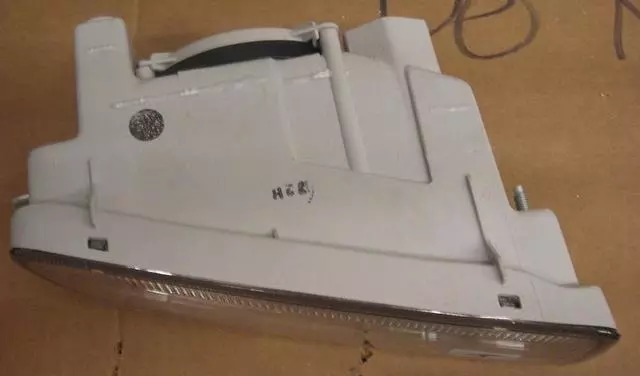 Fog Lamp Assembly - Toyota (81210-60122)