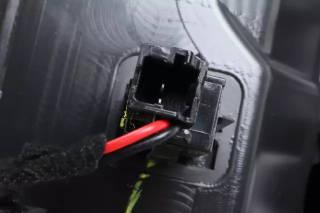 84616844 - Body: Glove Box Assembly for Chevrolet: Blazer Image