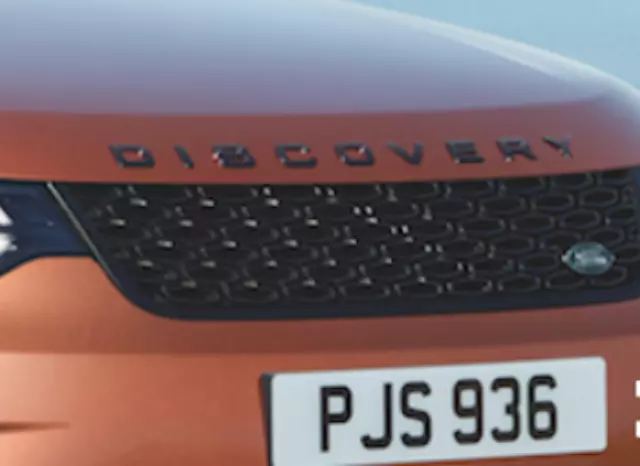 LR110606 - : Dynamic Front Grille for Land-Rover Image