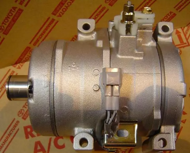Compressor - Toyota (88320-33140-84)
