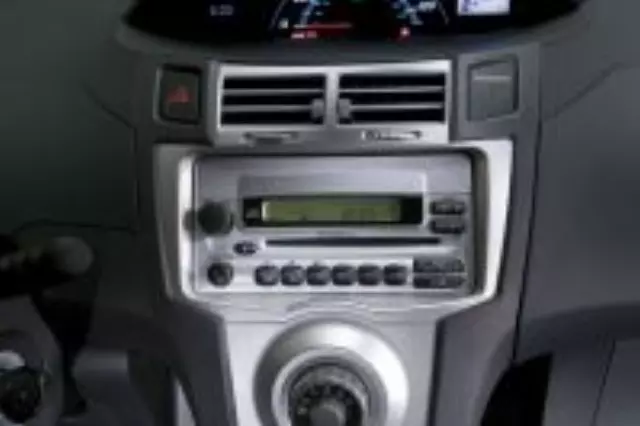 2007-2011 Toyota Yaris - Stereo / Receiver - Toyota (08600-00980)