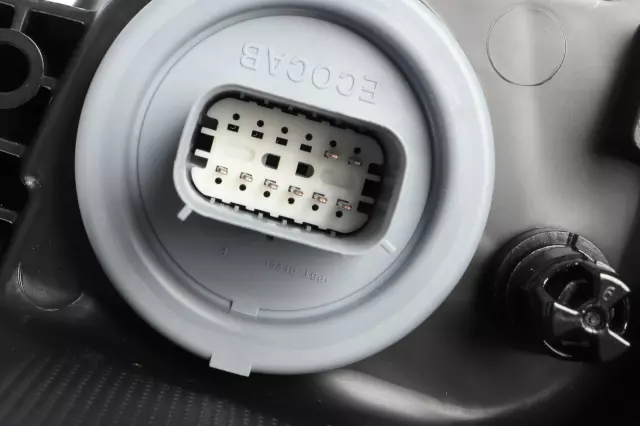 Passenger Side Headlamp - GM (84756146)