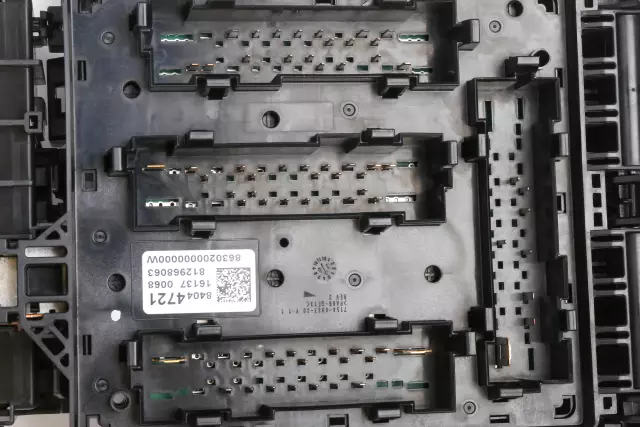 Engine Wiring Harness Junction Block - GM (84044721)