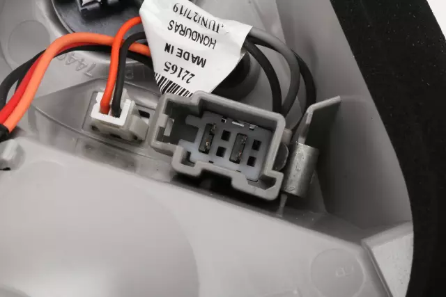 OEM NEW 14-20 GM Chevrolet Impala Rear Stop Lamp On Quarter Panel Right 84527171 - GM (84527171)